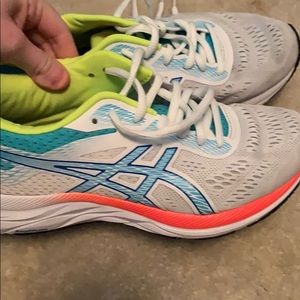 ASISCS WHITE SNEAKERS